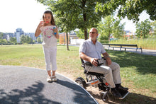 Lade das Bild in den Galerie-Viewer, Elektro-Rollstuhl falt- und teilbar: Immer-Mobil 145DE